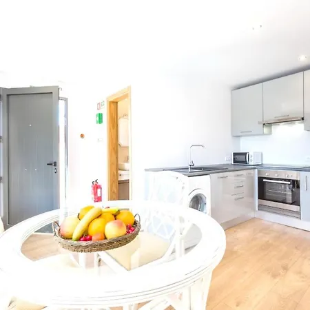 Seaside Haven: One-bedroom With Pool And Garden Quelfes