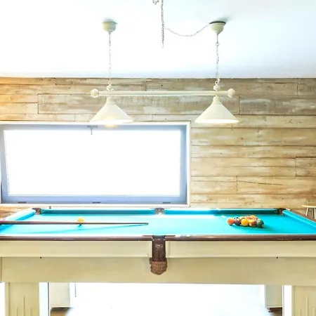 Seaside Haven: One-bedroom With Pool And Garden Quelfes