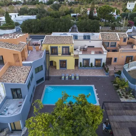Apartment Seaside Haven: One-bedroom With Pool And Garden Quelfes